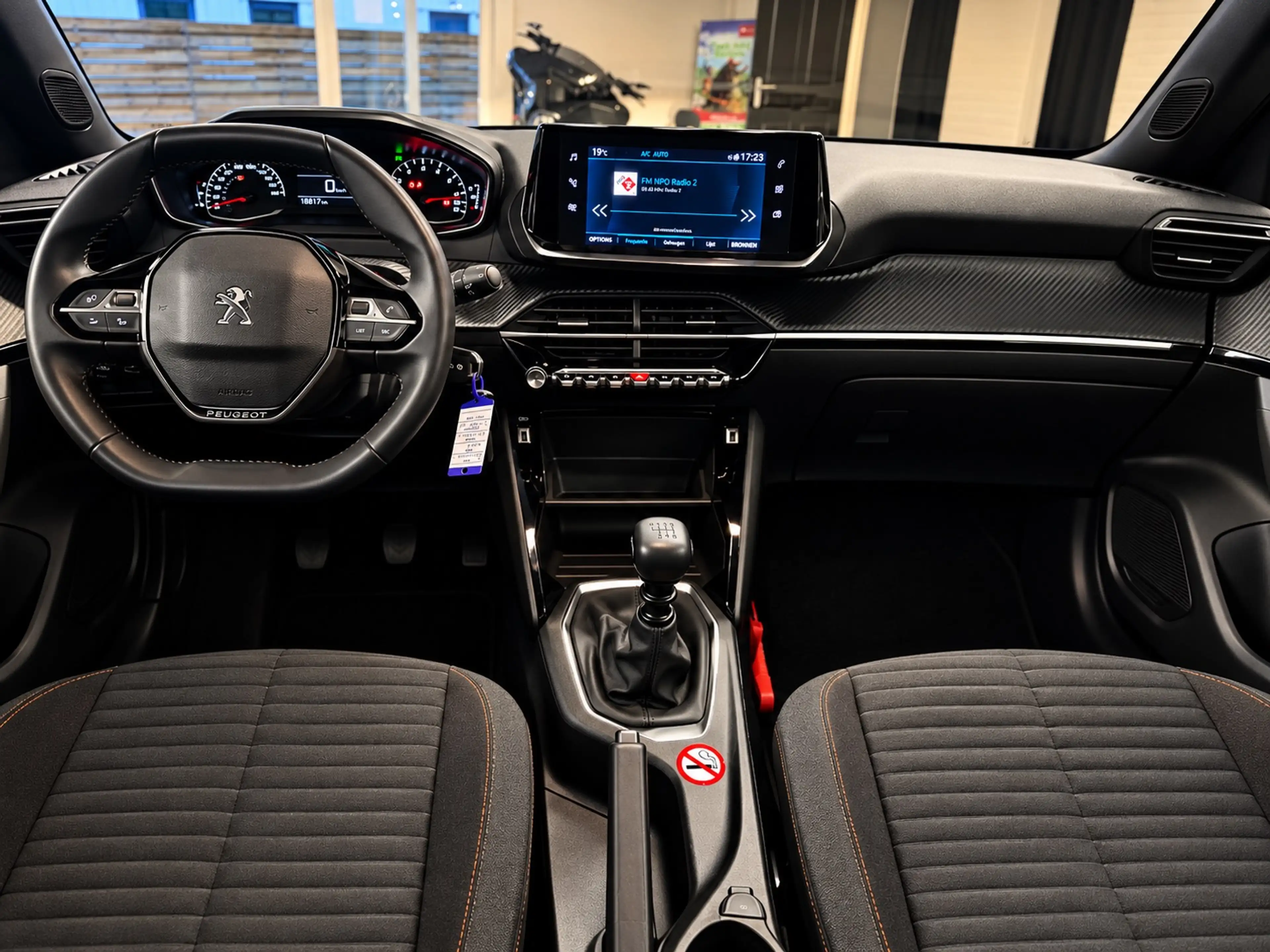 Peugeot 2008 1.2 PureTech | BINNENKORT VERWACHT — photo 2