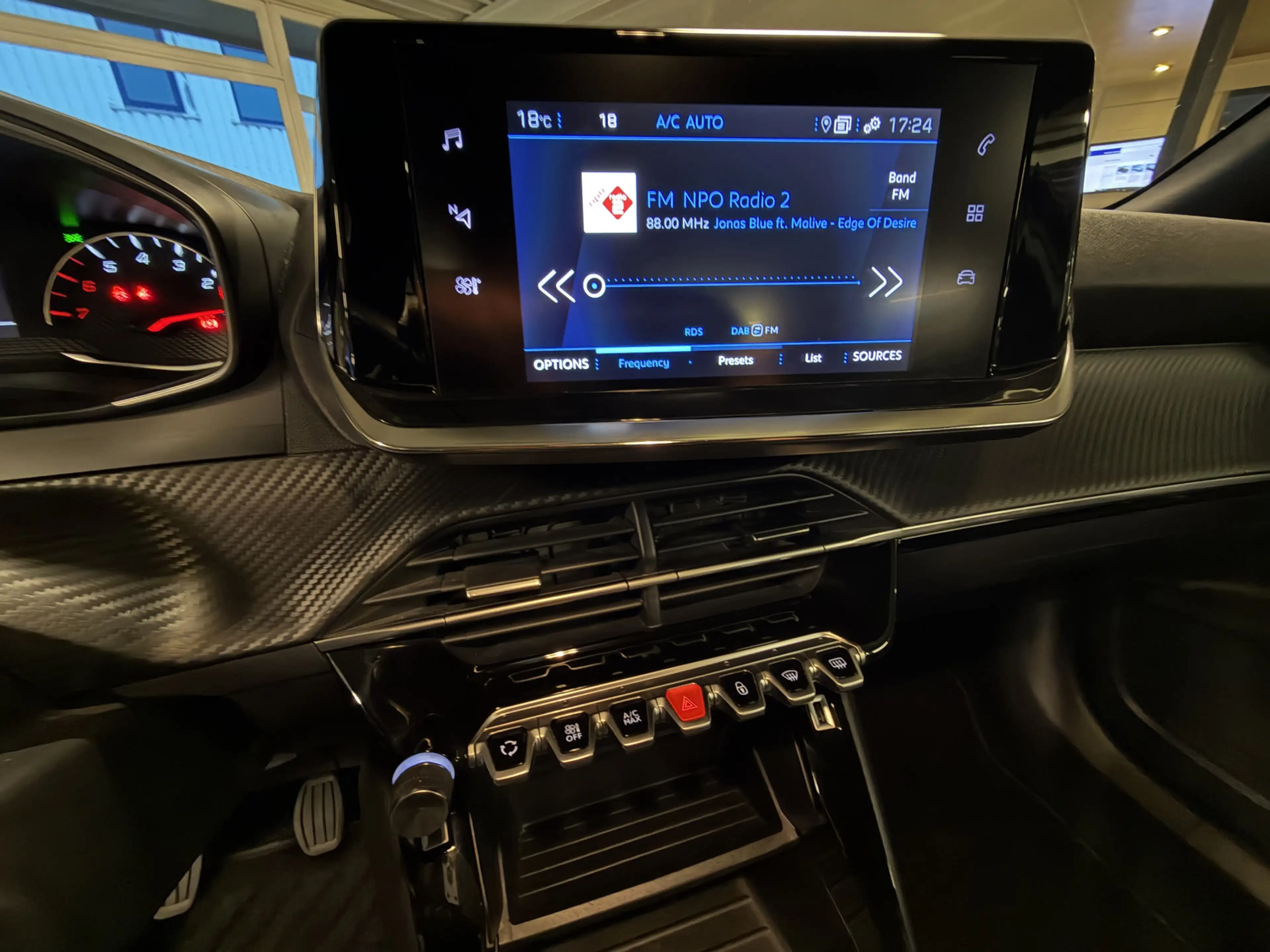 Peugeot 2008 1.2 PureTech | BINNENKORT VERWACHT — photo 25