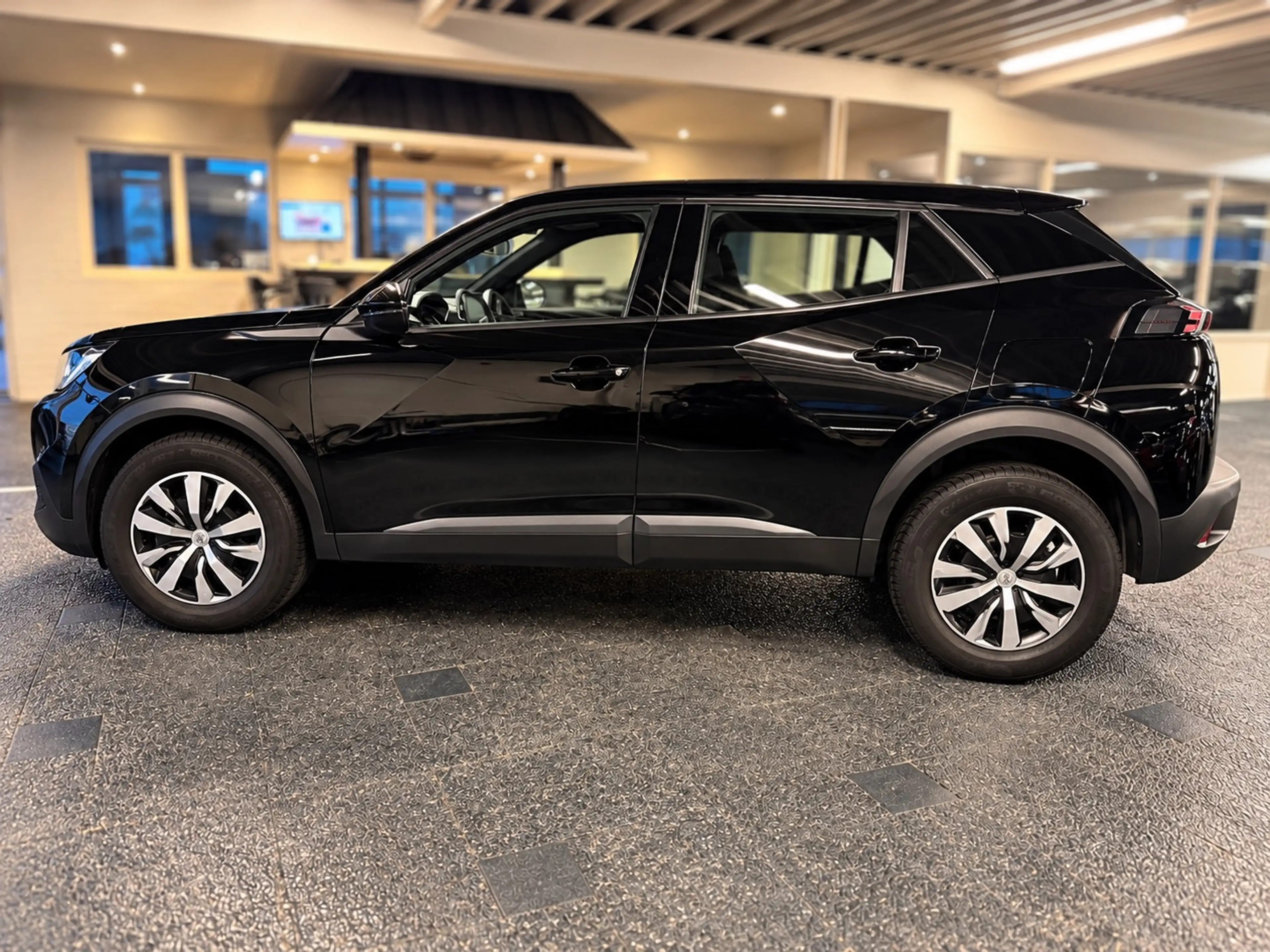 Peugeot 2008 1.2 PureTech | BINNENKORT VERWACHT — photo 11