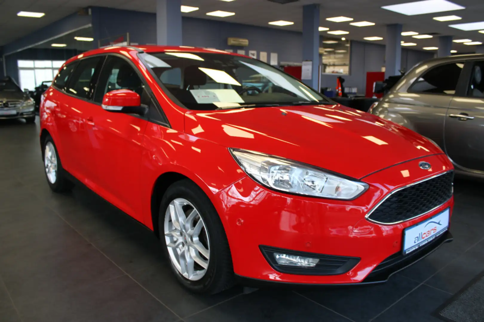 Ford Focus Turnier 1.5 EcoBoost Business Edition Rouge - 1