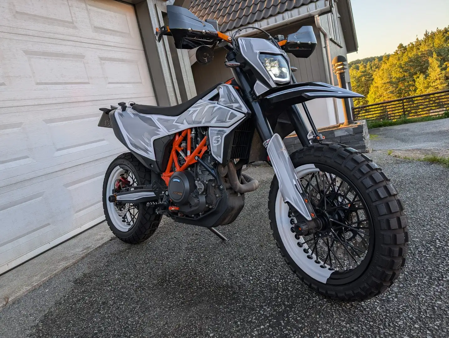 KTM 690 SMC R Alb - 1