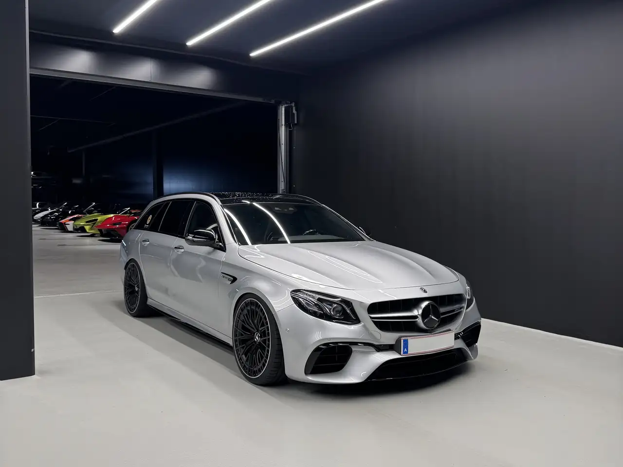 Mercedes-Benz E 63 AMG E63S T 4MATIC+ Carbon Schalensitze Nussbraun Mopf Lenkrad Standheizung 21" Felgen — photo 1 of 14