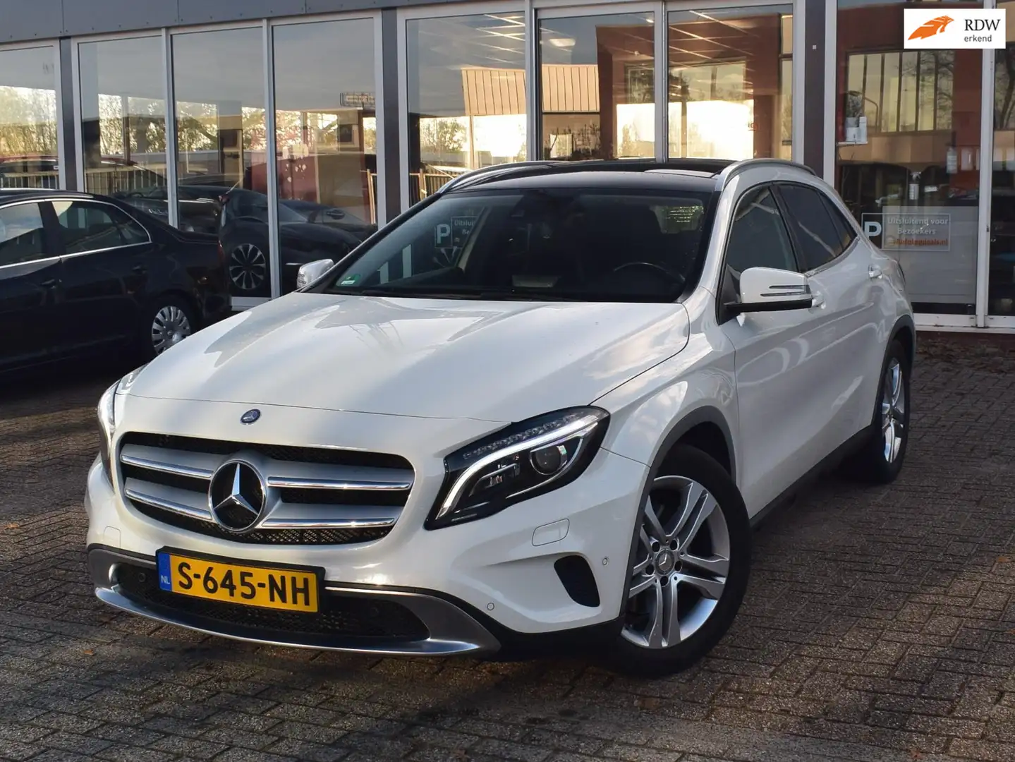 Mercedes-Benz GLA 250 4Matic Dealer onderhouden |AUTOMAAT|PANO DAK|AUTOM Wit - 1
