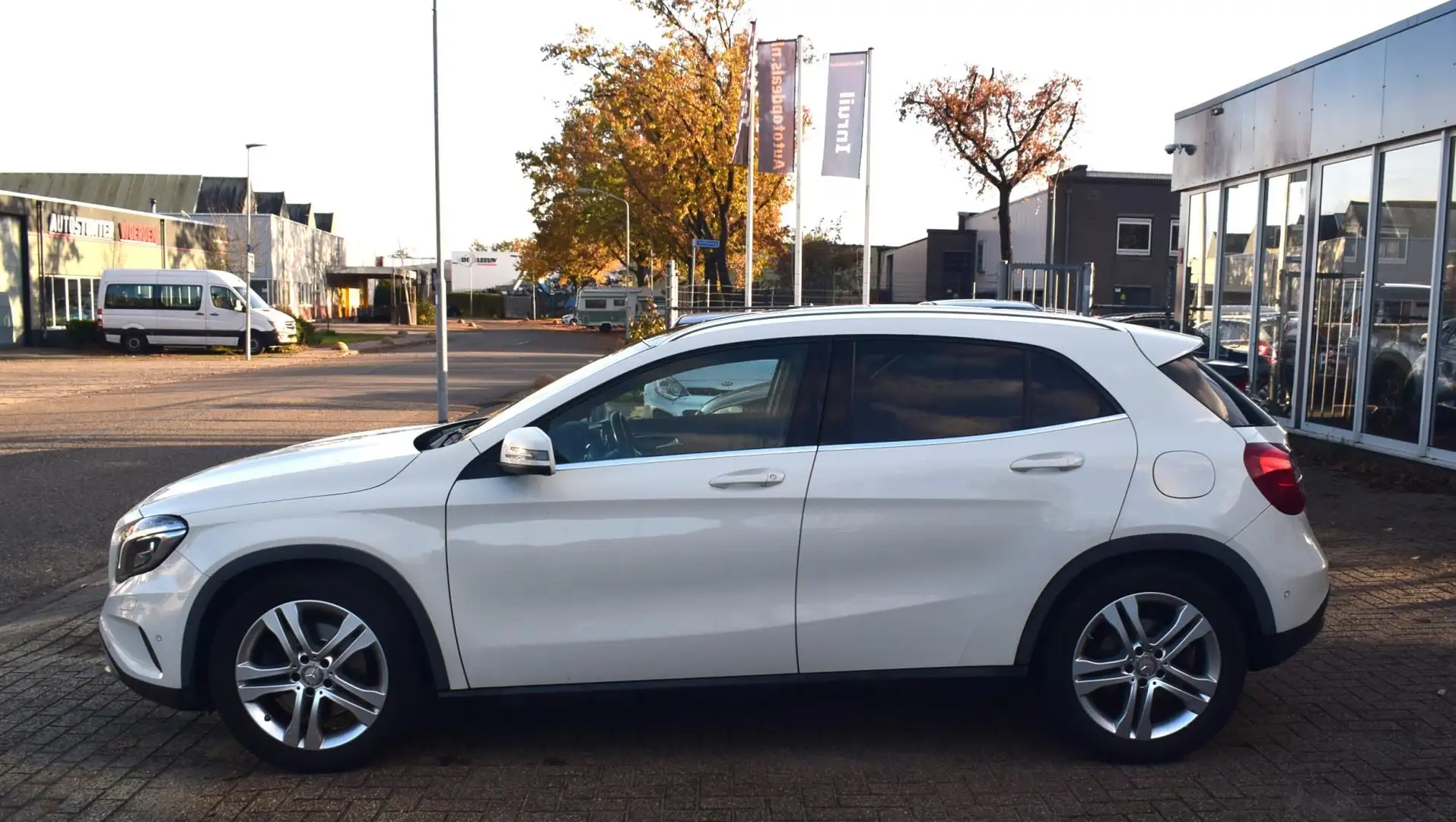 Mercedes-Benz GLA 250 4Matic Dealer onderhouden |AUTOMAAT|PANO DAK|AUTOM Wit - 2