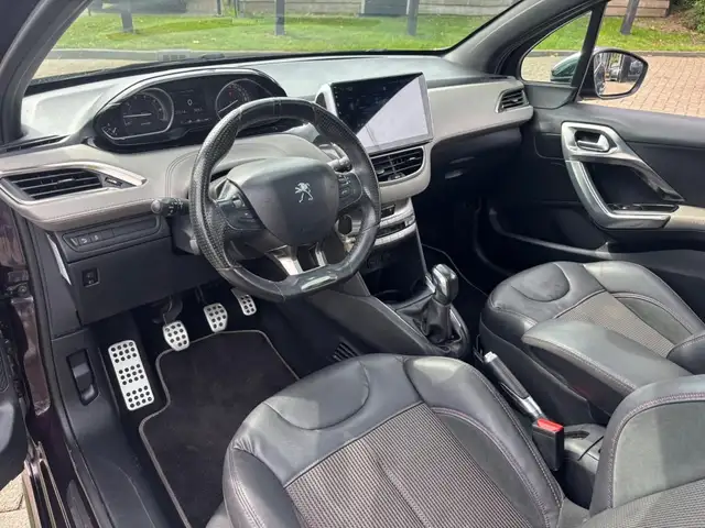 Peugeot 208 view 13