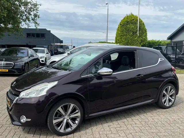 Peugeot 208 view 8