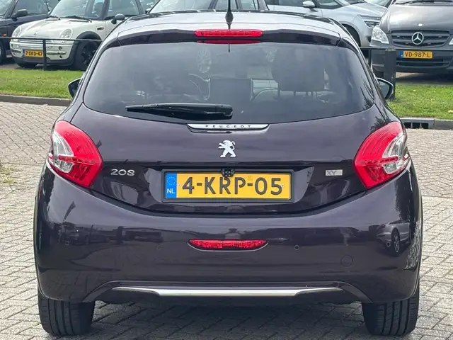 Peugeot 208 view 6
