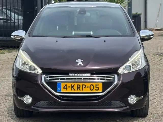 Peugeot 208 view 2