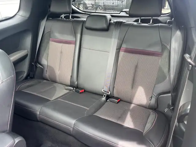 Peugeot 208 view 11