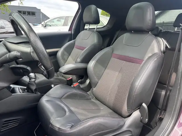 Peugeot 208 view 12