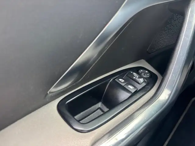 Peugeot 208 view 14