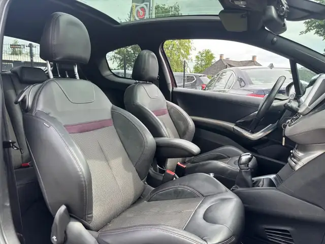 Peugeot 208 view 10