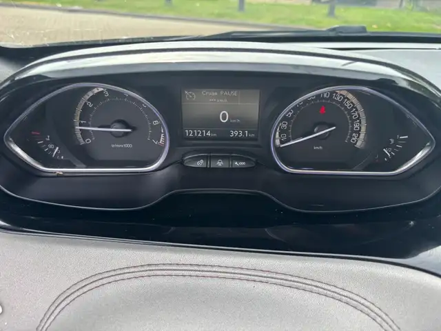 Peugeot 208 view 15