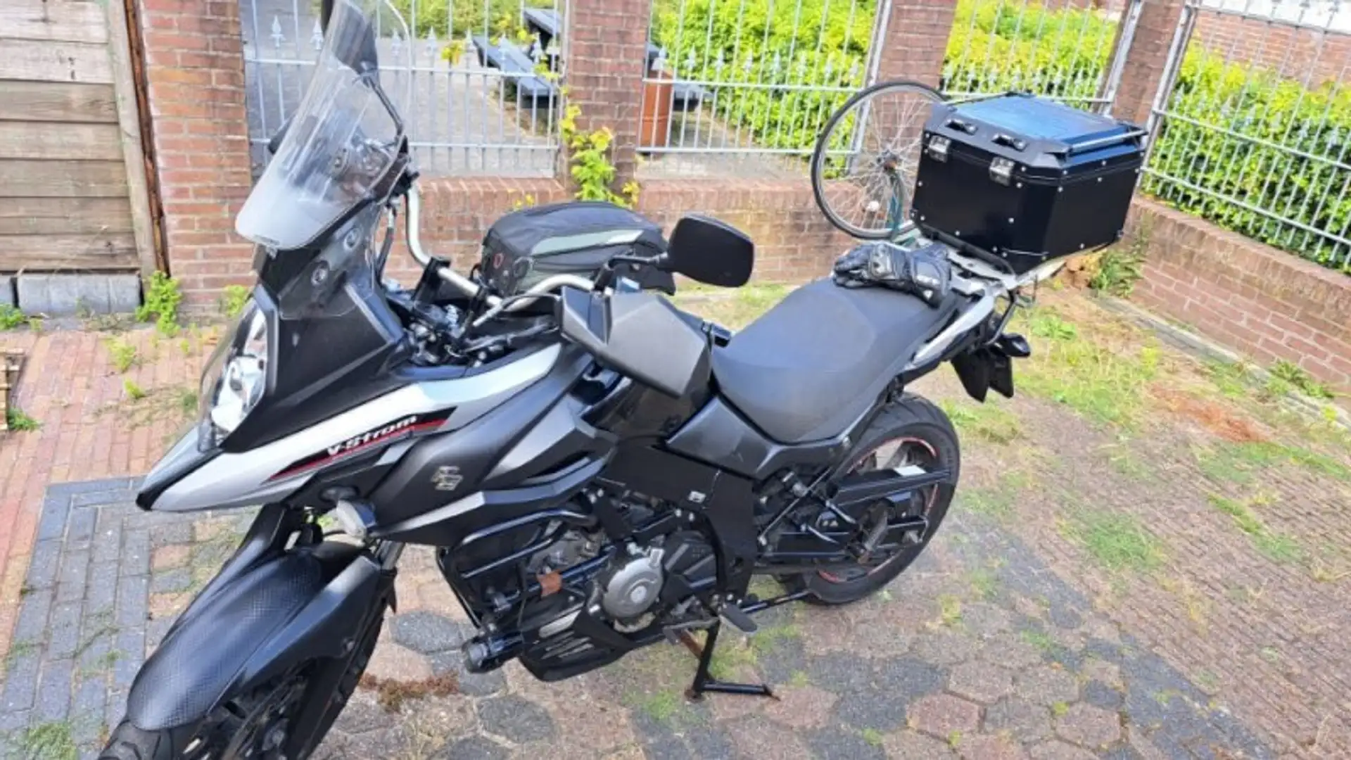 Suzuki V-Strom 650 Zwart - 1
