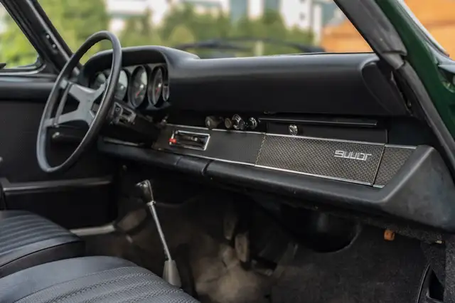 Porsche 911 view 13