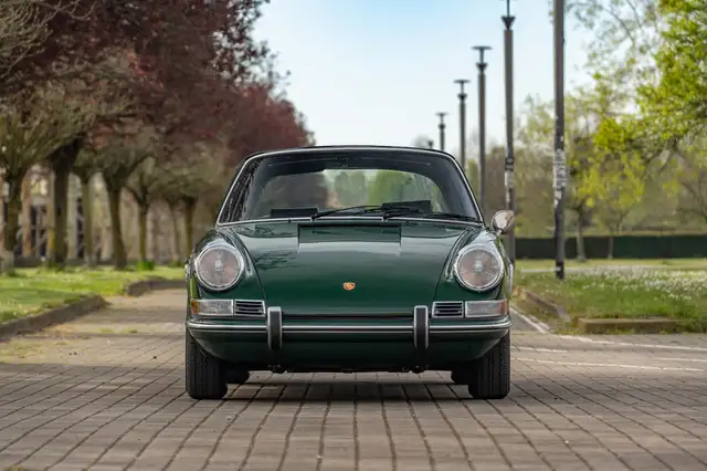 Porsche 911 view 2