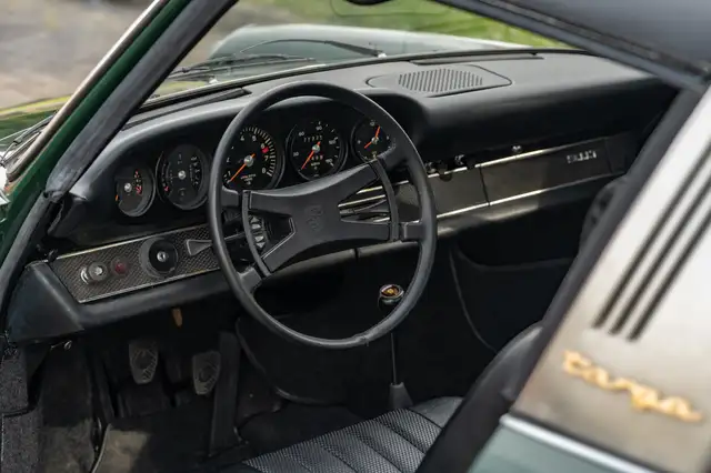 Porsche 911 view 11