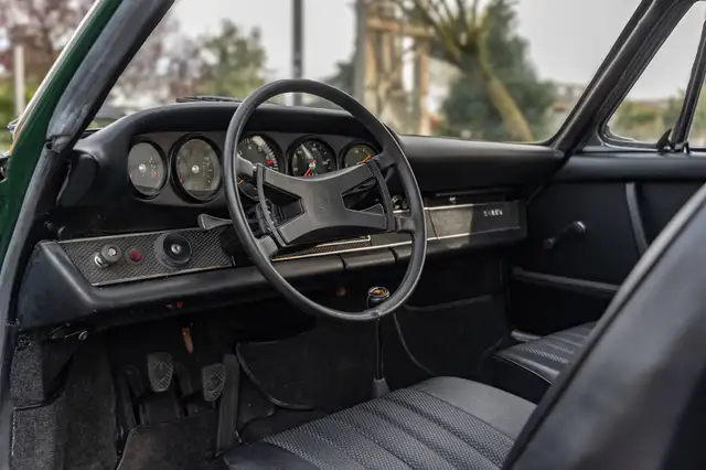 Porsche 911 view 10