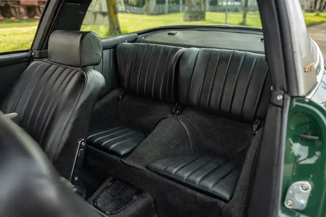 Porsche 911 view 14