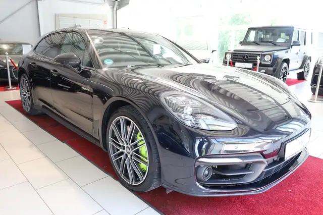 Porsche Panamera view 8