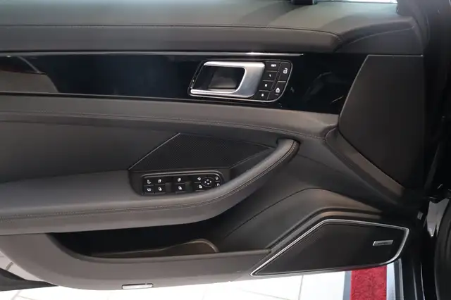 Porsche Panamera view 14