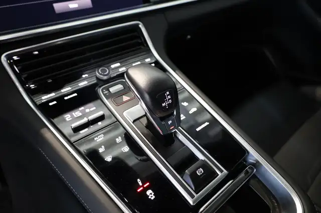 Porsche Panamera view 29
