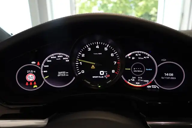 Porsche Panamera view 28