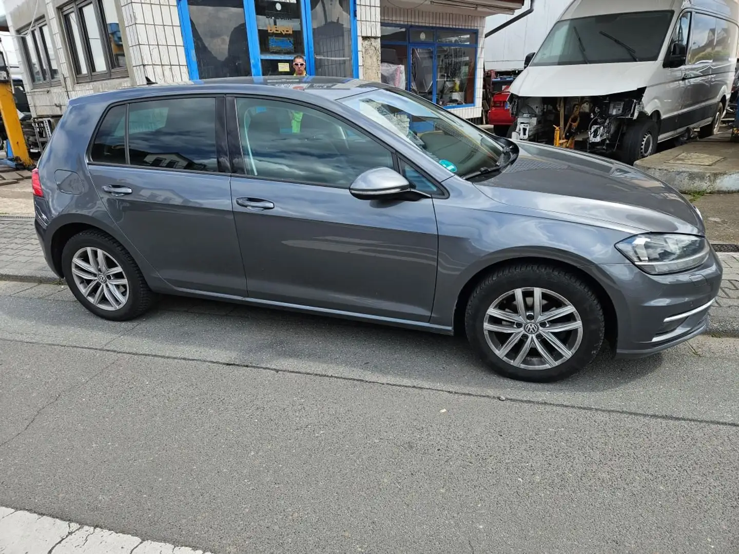 Volkswagen Golf 1.0 TSI (BlueMotion Technology)  PDC, Sitzheizung Grau - 2