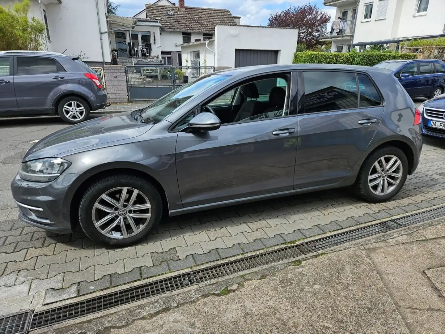 Volkswagen Golf 1.0 TSI (BlueMotion Technology)  PDC, Sitzheizung Grau - 1