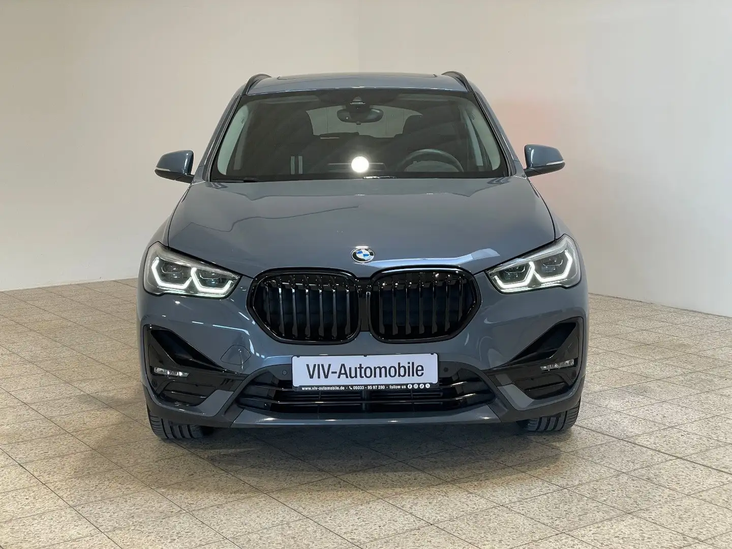 BMW X1 sDrive18d Sport Line M*HUD*Panorama*H&K Grau - 2