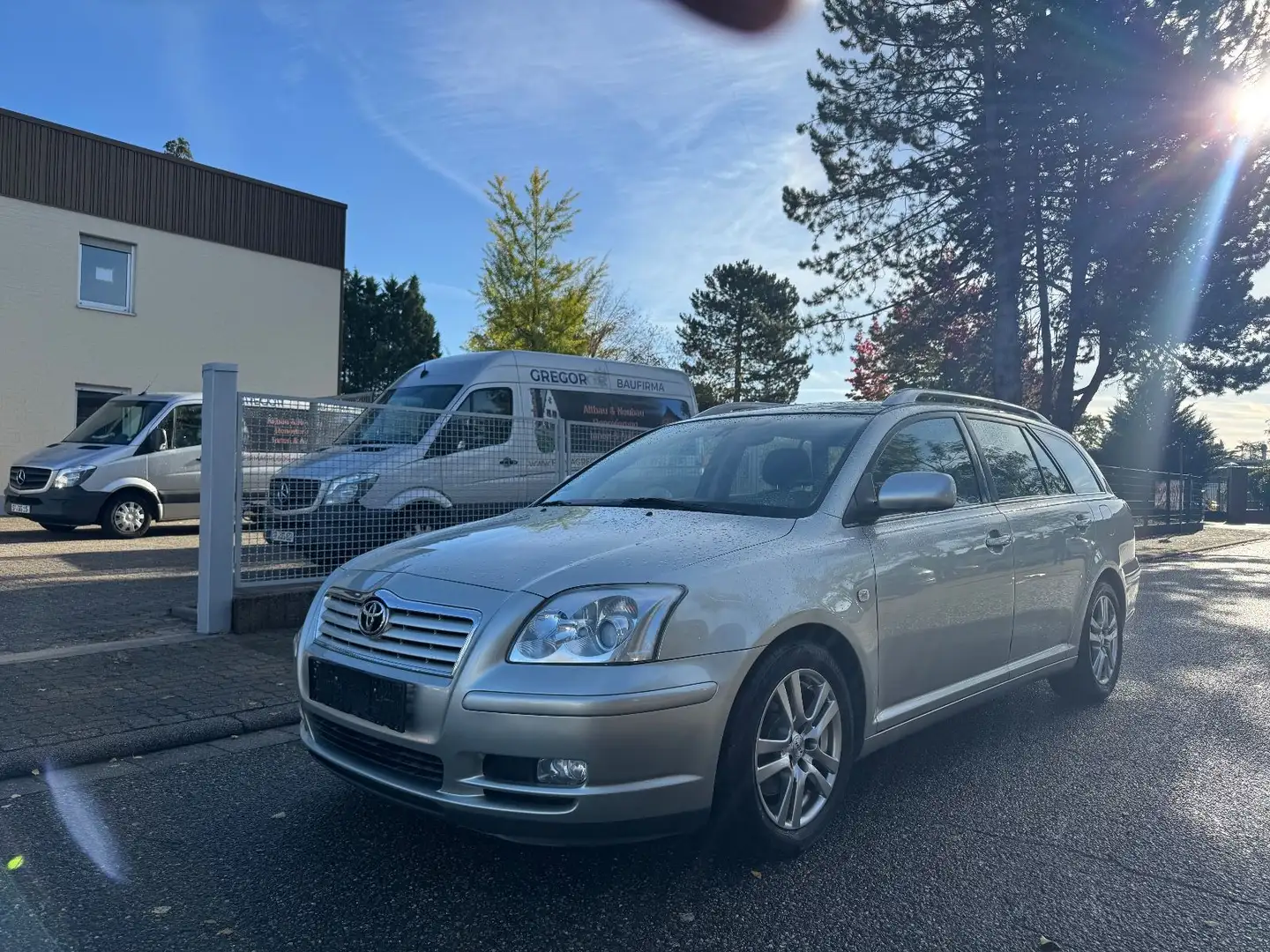 Toyota Avensis Kombi 2.0 Sol Automatik-TÜV NEU Garantie Argento - 1