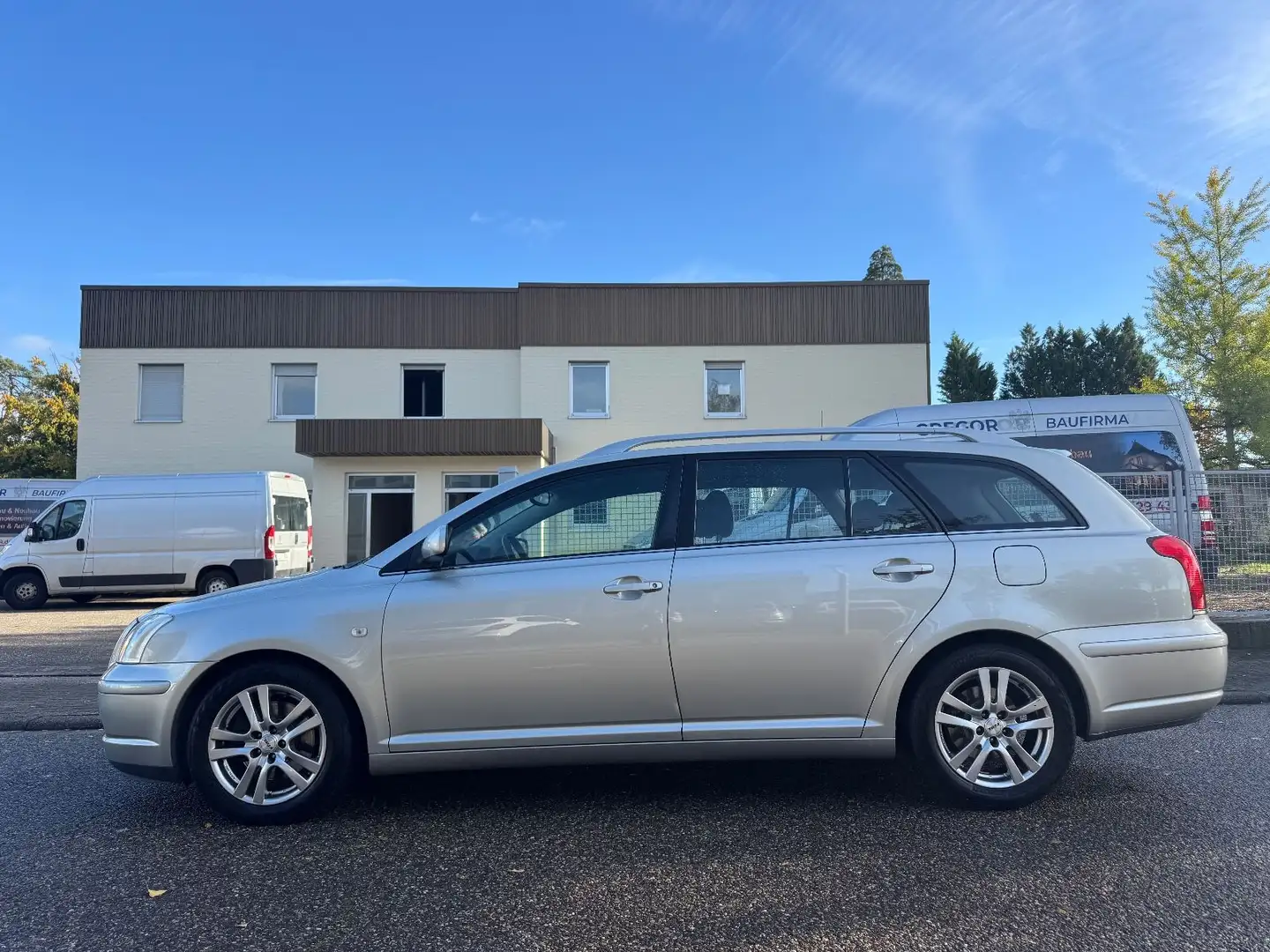 Toyota Avensis Kombi 2.0 Sol Automatik-TÜV NEU Garantie Argento - 2