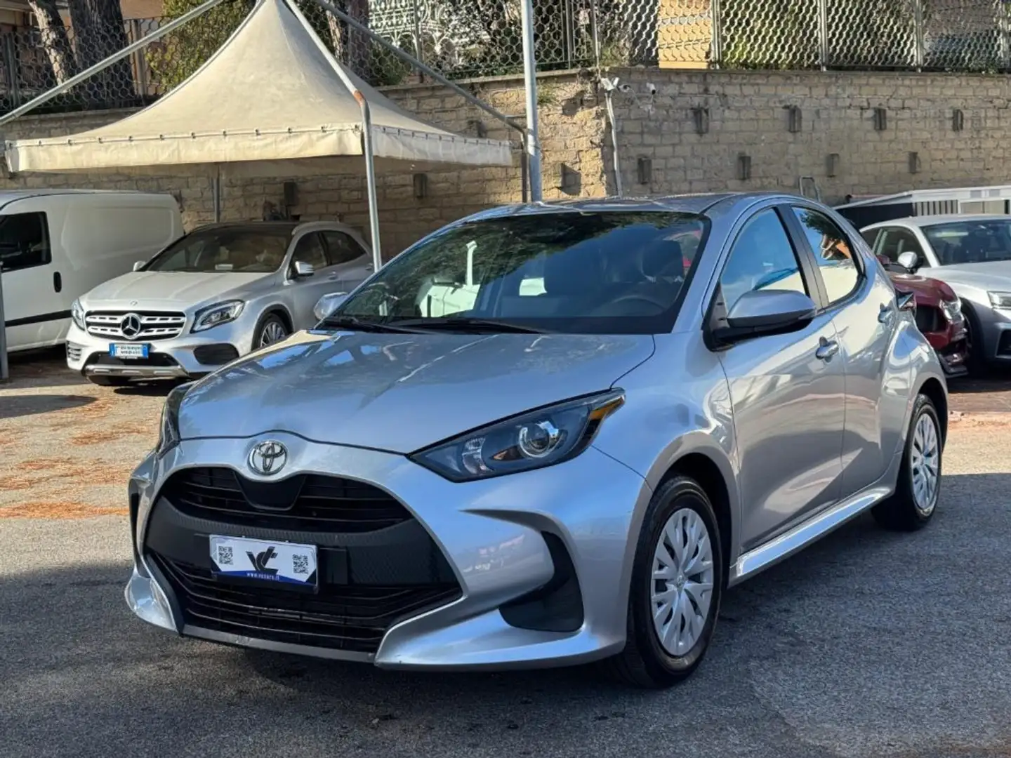Toyota Yaris 1.5 Hybrid 5 porte Active - IVA ESPOSTA *PROMO* Gris - 1