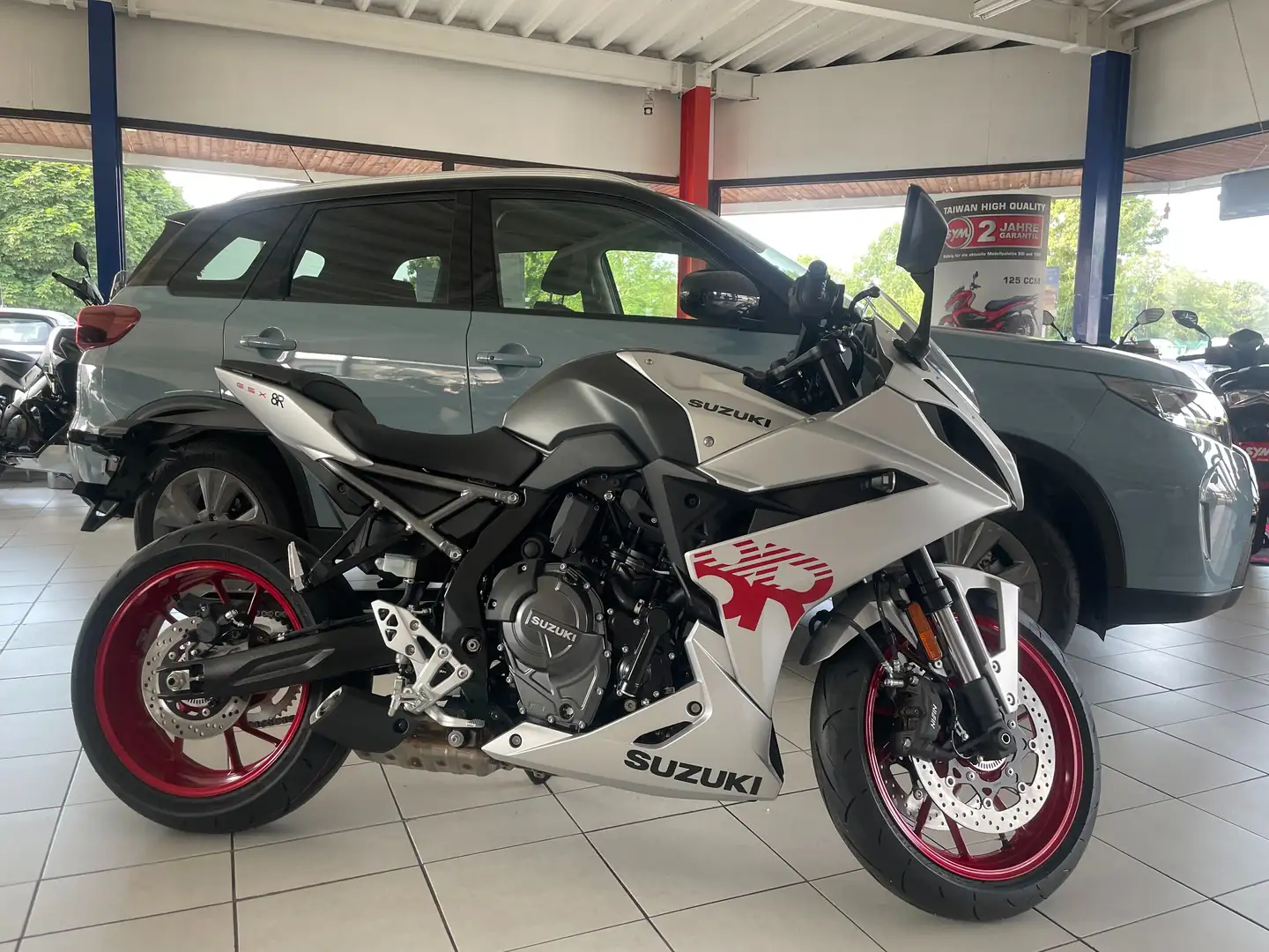 Suzuki GSX 8R Bi-Quickshift./25er mit 4J Garantie/Preis inkl.NK! srebrna - 2