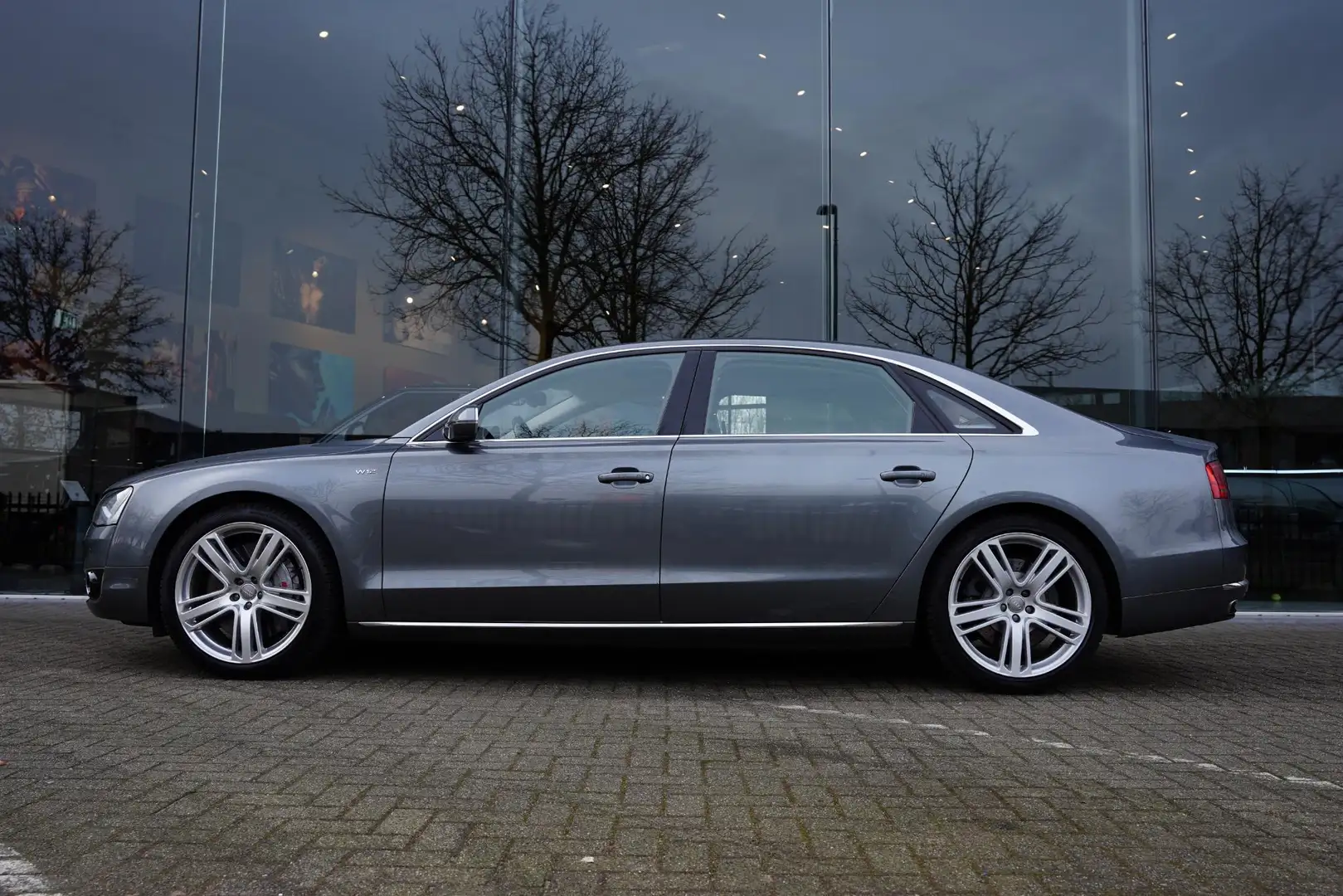 Audi A8 6.3 W12 Quattro Lang Exclusive Gris - 2