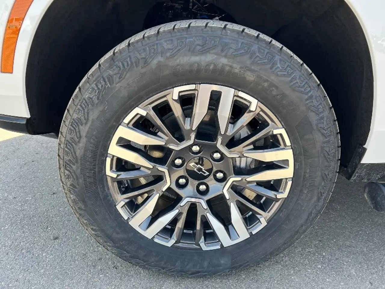 Chevrolet Suburban снимка Chevrolet Suburban