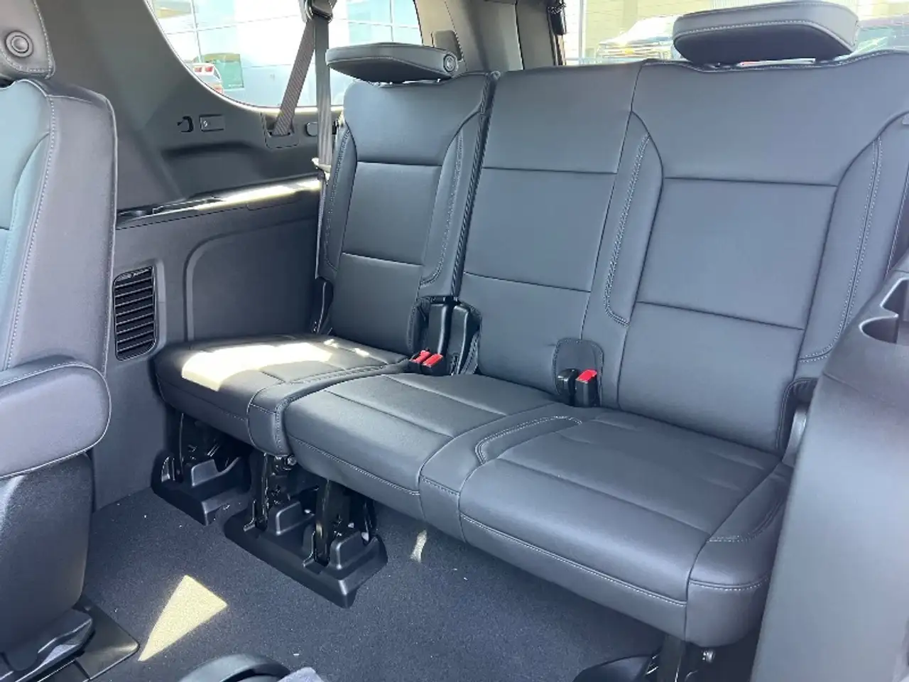 Chevrolet Suburban снимка Chevrolet Suburban
