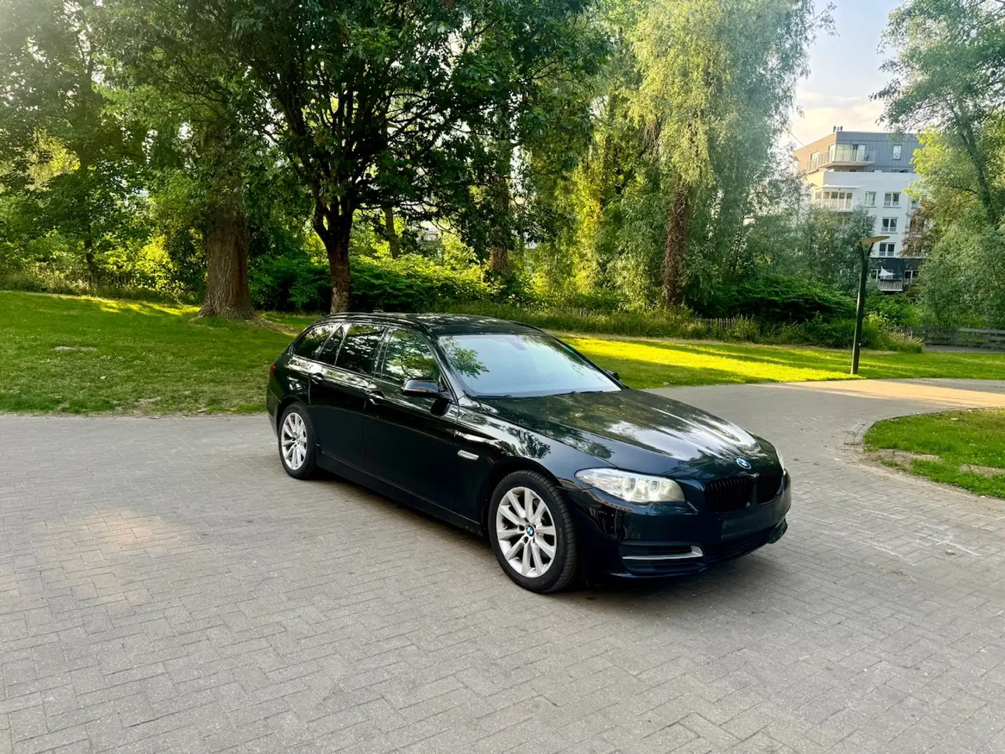 BMW 520 Touring dXA Noir - 1