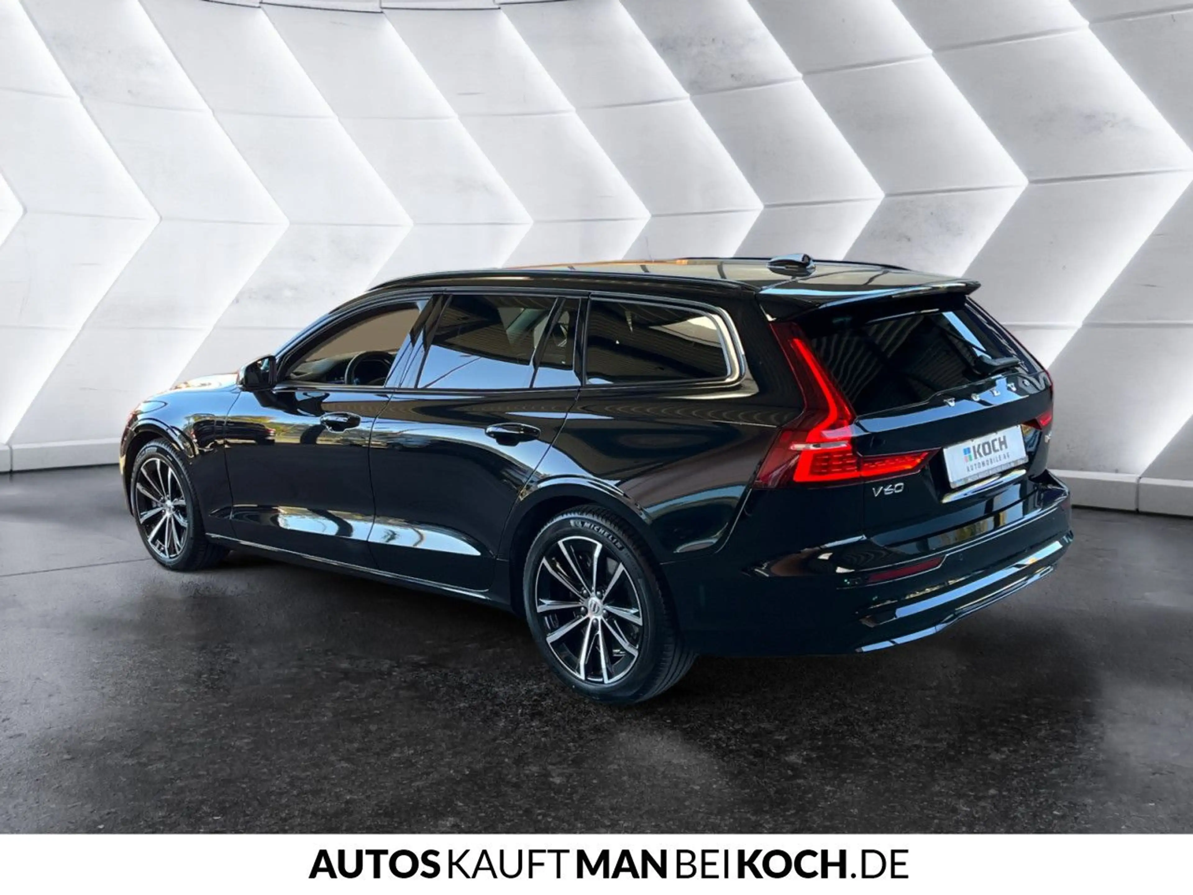 Volvo V60 T8 Plug-In AWD Plus Dark BLIS ACC Voll-LED H/K — photo 3