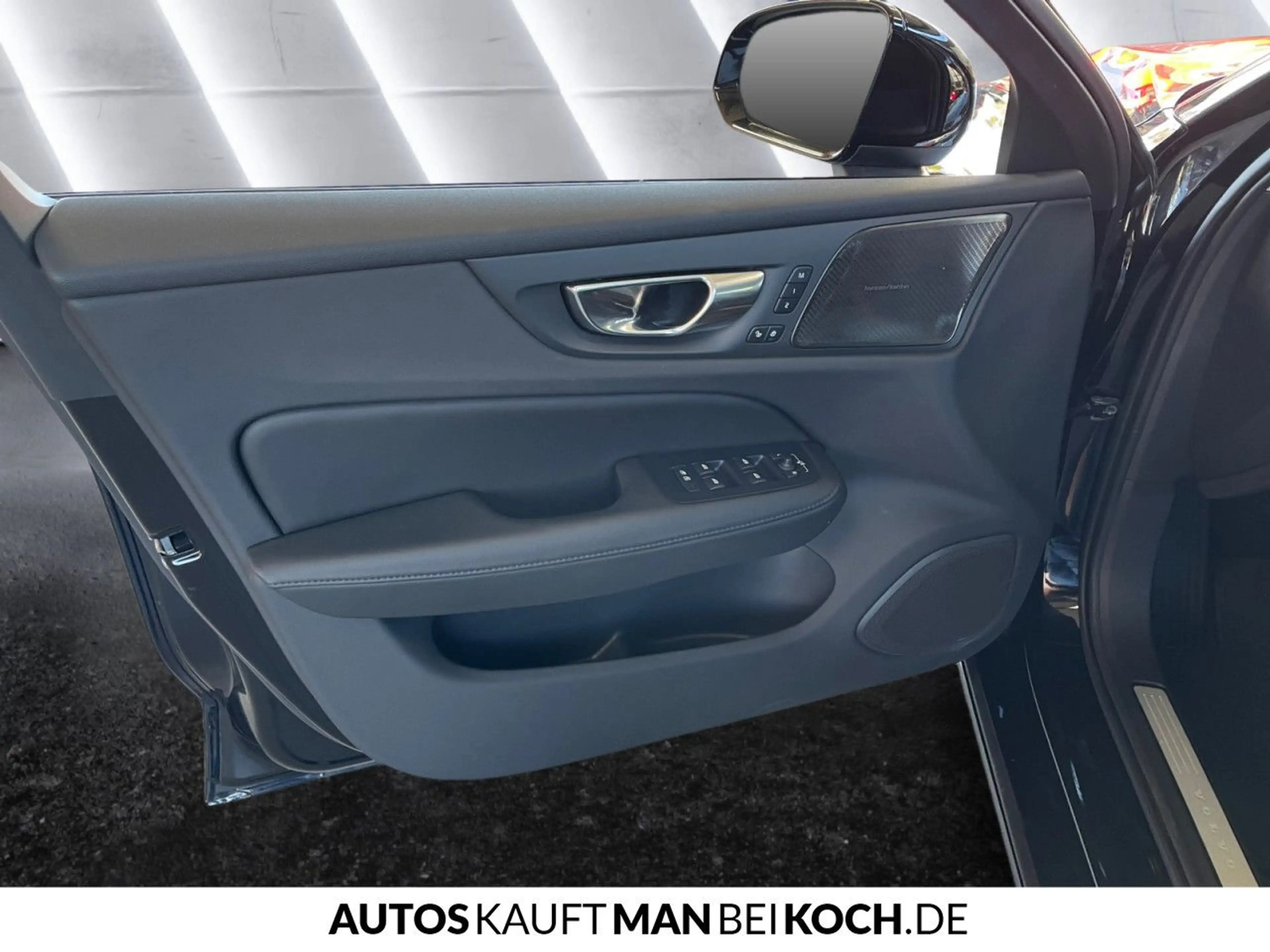 Volvo V60 T8 Plug-In AWD Plus Dark BLIS ACC Voll-LED H/K — photo 13