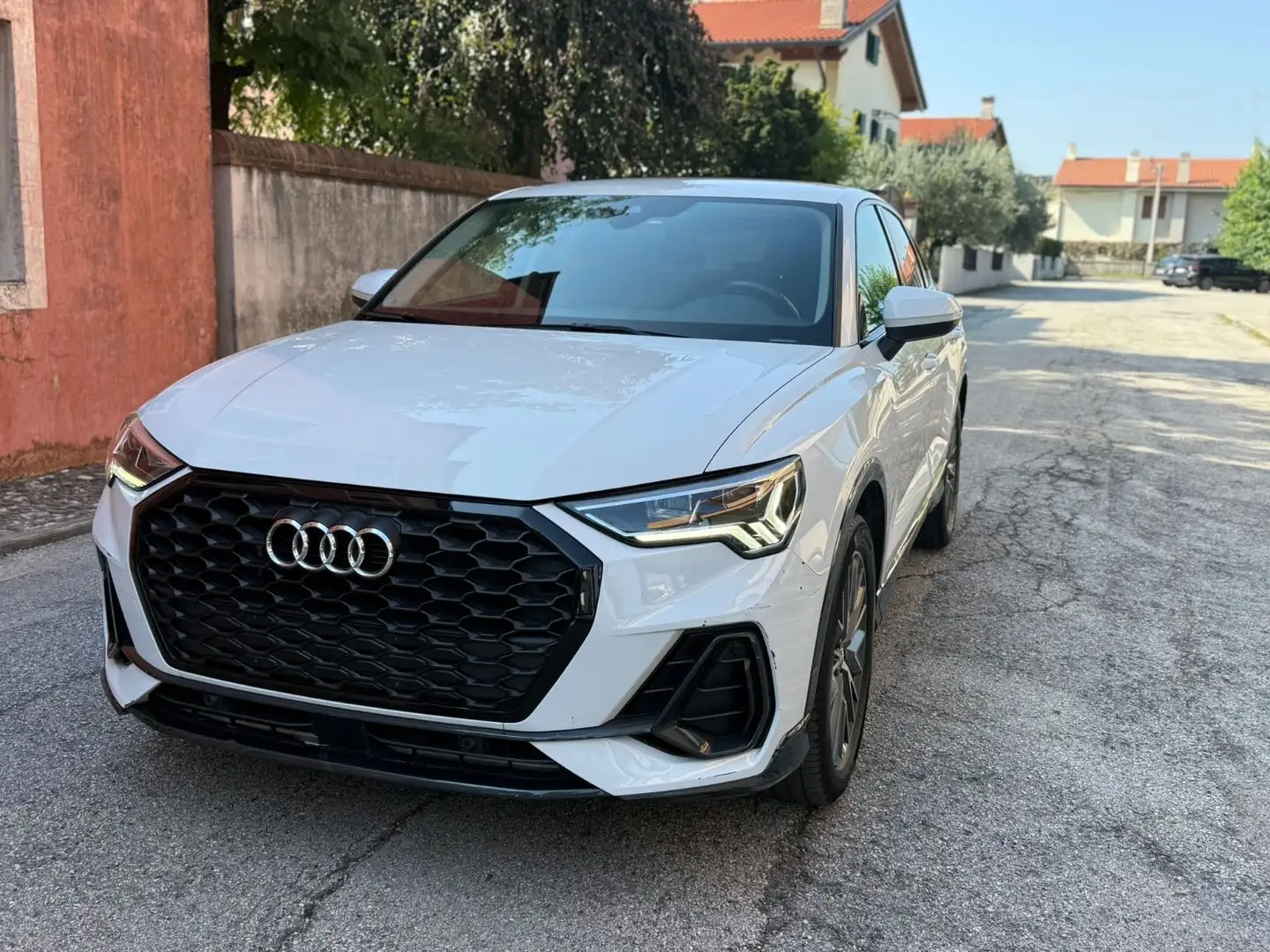 Audi Q3 Sportback 35 TDI Sline Weiß - 1