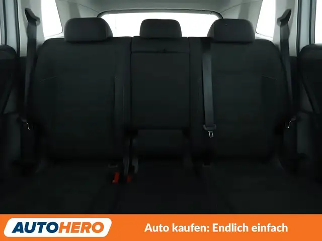 Volkswagen Tiguan Allspace view 15