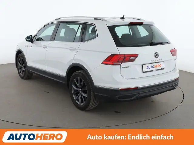 Volkswagen Tiguan Allspace view 4