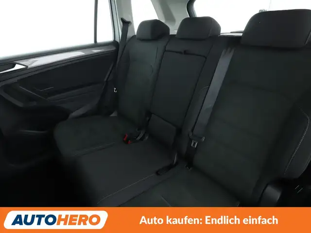 Volkswagen Tiguan Allspace view 14