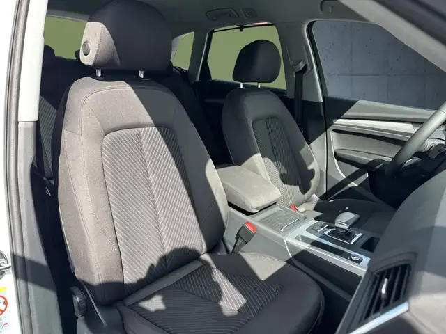 Audi Q5 view 14