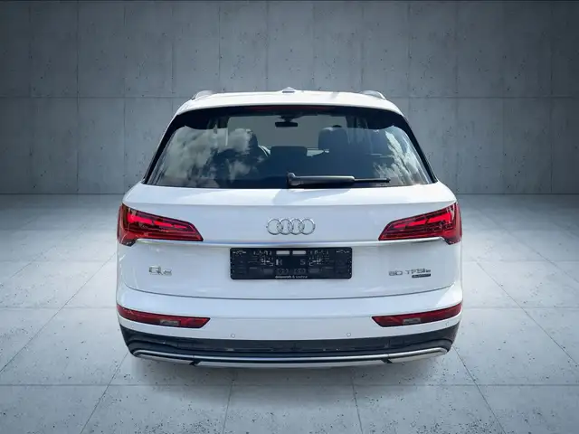 Audi Q5 view 4