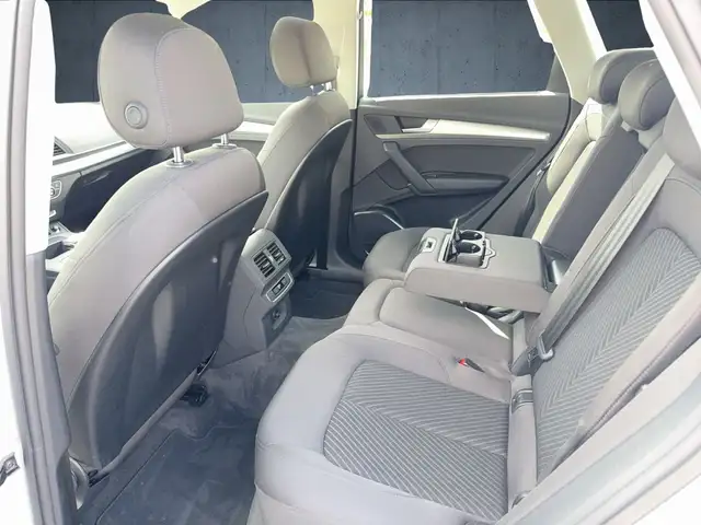 Audi Q5 view 12