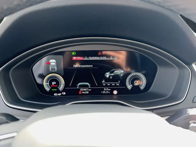 Audi Q5 view 10