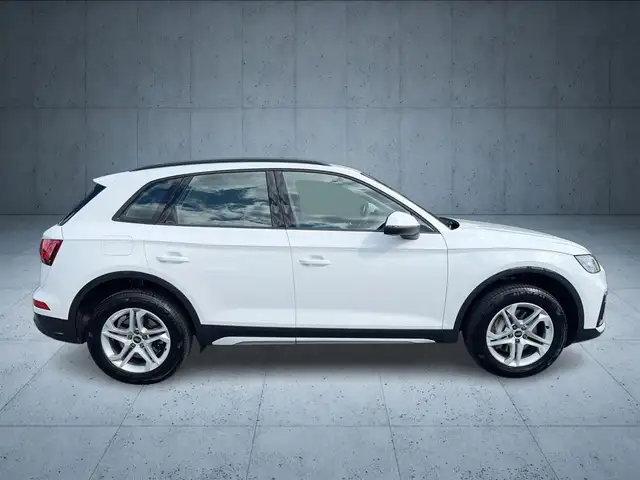 Audi Q5 view 6
