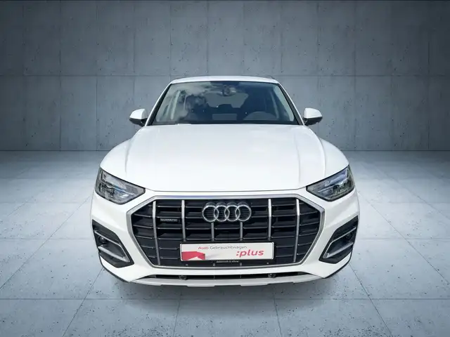 Audi Q5 view 8